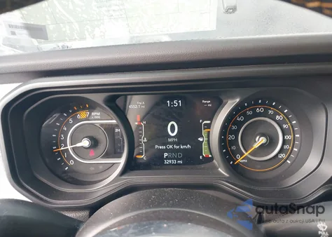 2025 Jeep Wrangler 4-Door Sahara 4X4 z USA, uszkodzony, nr VIN 1C4PJXEN0SW527318